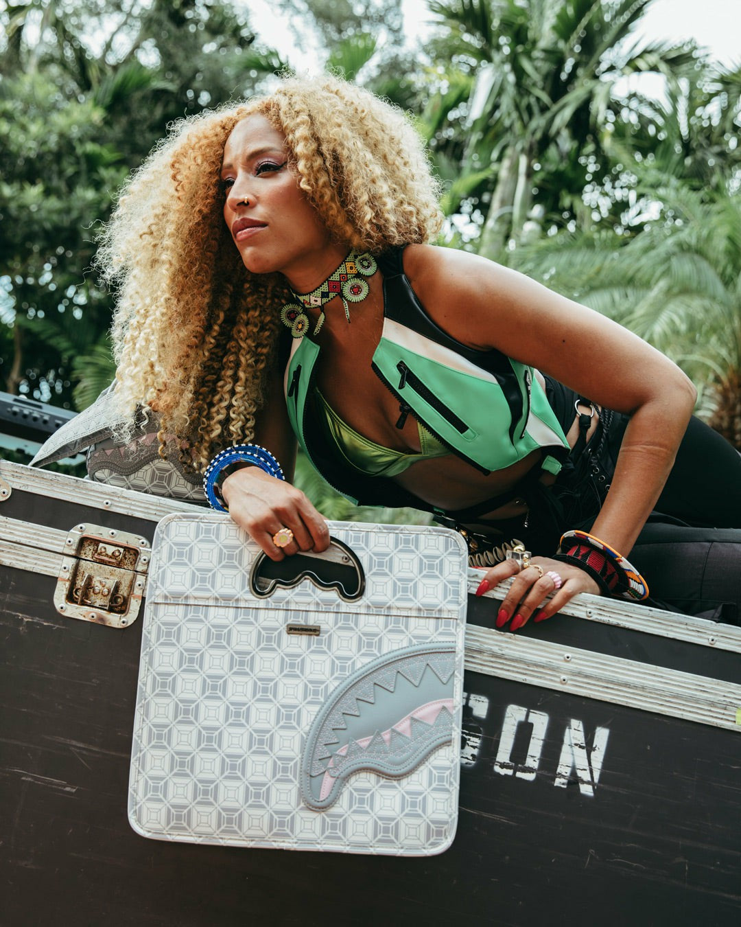 Sprayground A.I.8 AFRICAN INTELLIGENCE BOOKED & BUSY CITY SAVVY HANDBAG
