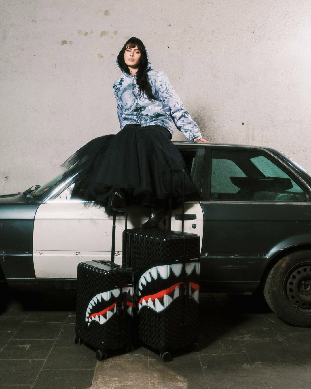 Sprayground SHARKS IN PARIS HYPER PUFF FULL-SIZE LUGGAGE