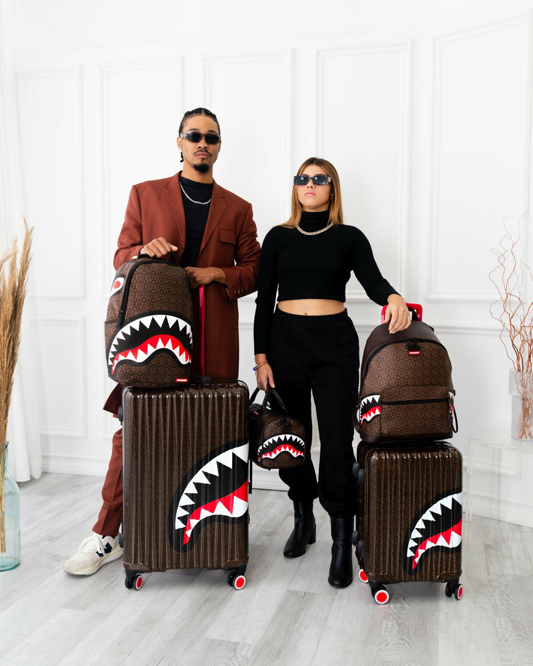 Sprayground FRENZY SHARKS SHARKNAUTICS HARDSHELL FULL-SIZE LUGGAGE