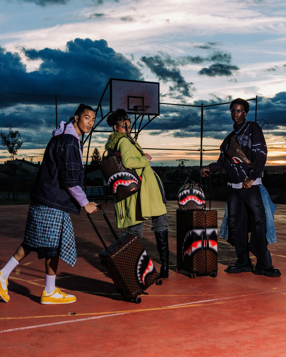 Sprayground SHARKS IN PARIS BLUR EFFECT SAVVY CROSSBODY