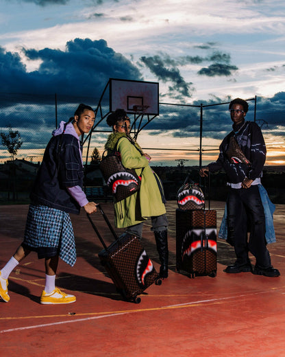 Sprayground SHARKS IN PARIS BLUR EFFECT SAVVY CROSSBODY