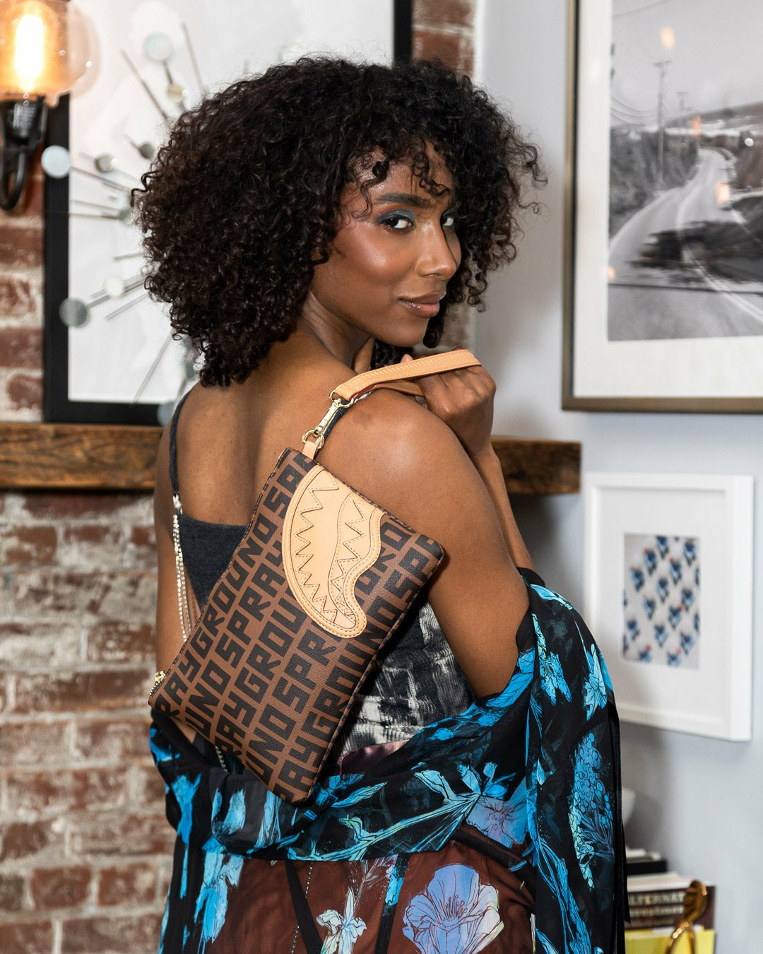 Sprayground SHARKFINITY CROSSOVER CLUTCH