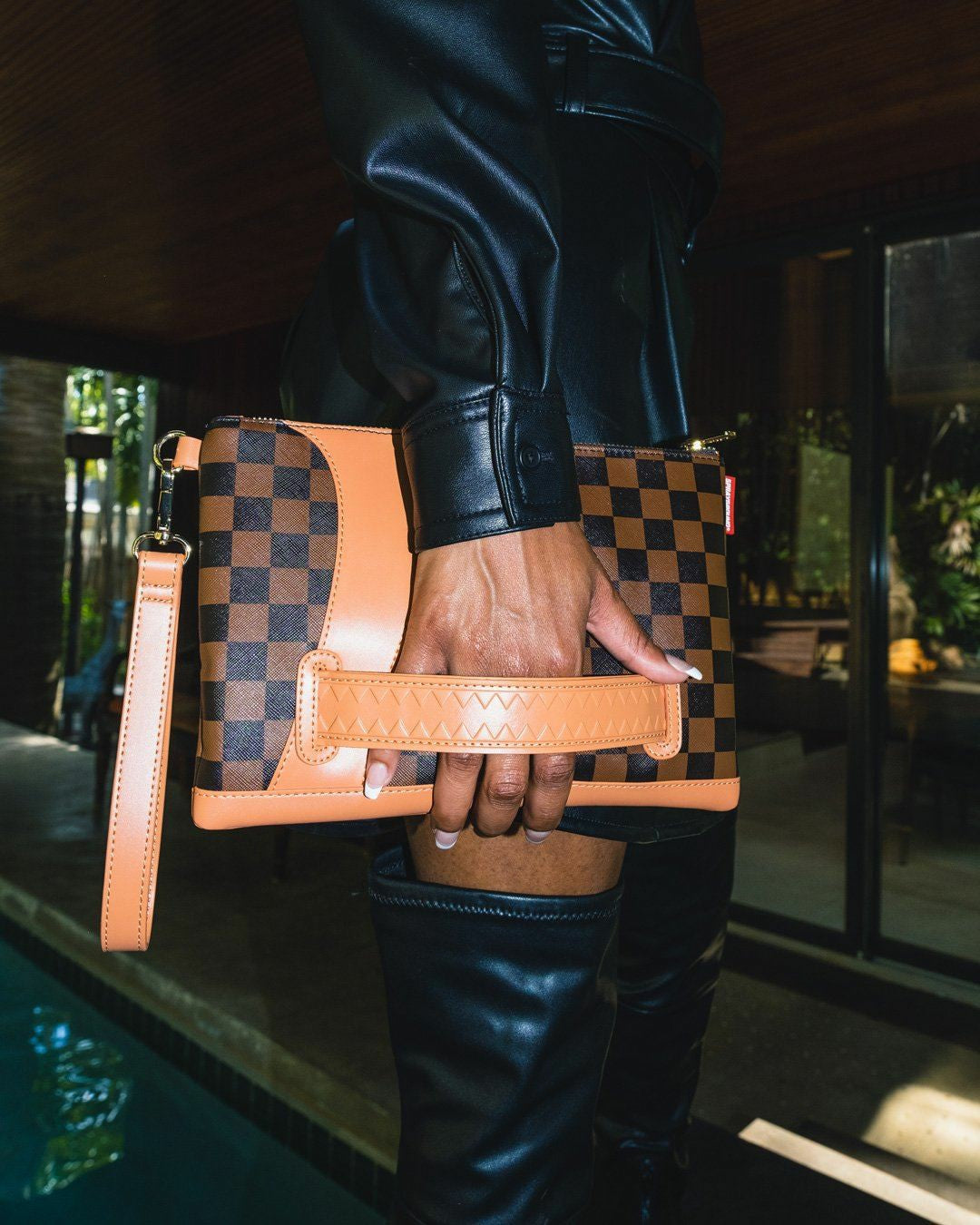 Sprayground HENNY AIR TO THE THRONE CROSSOVER CLUTCH