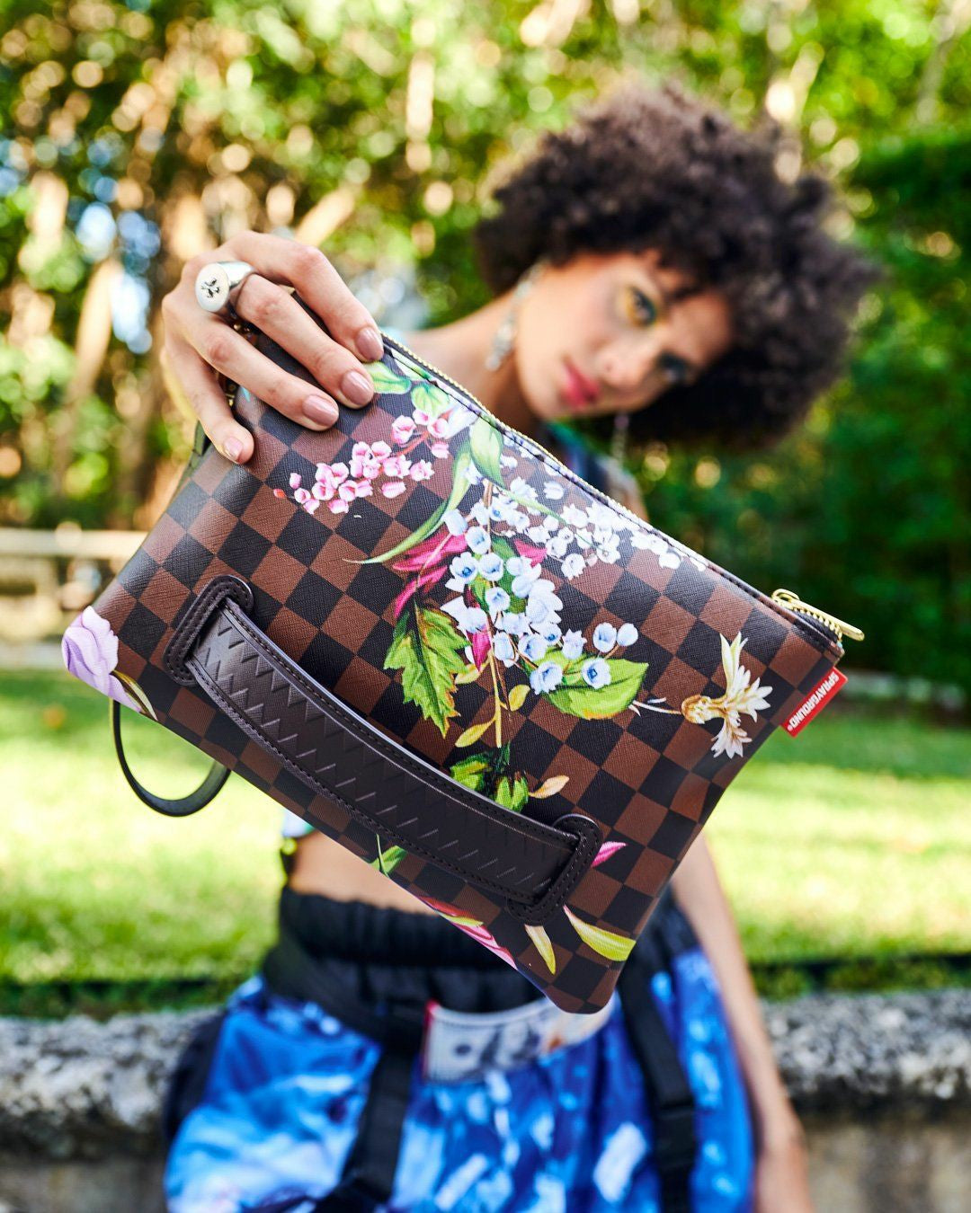 Sprayground GARDEN OF SHARKS CROSSOVER CLUTCH